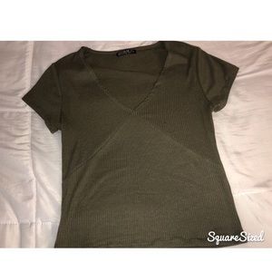 crop top v-neck